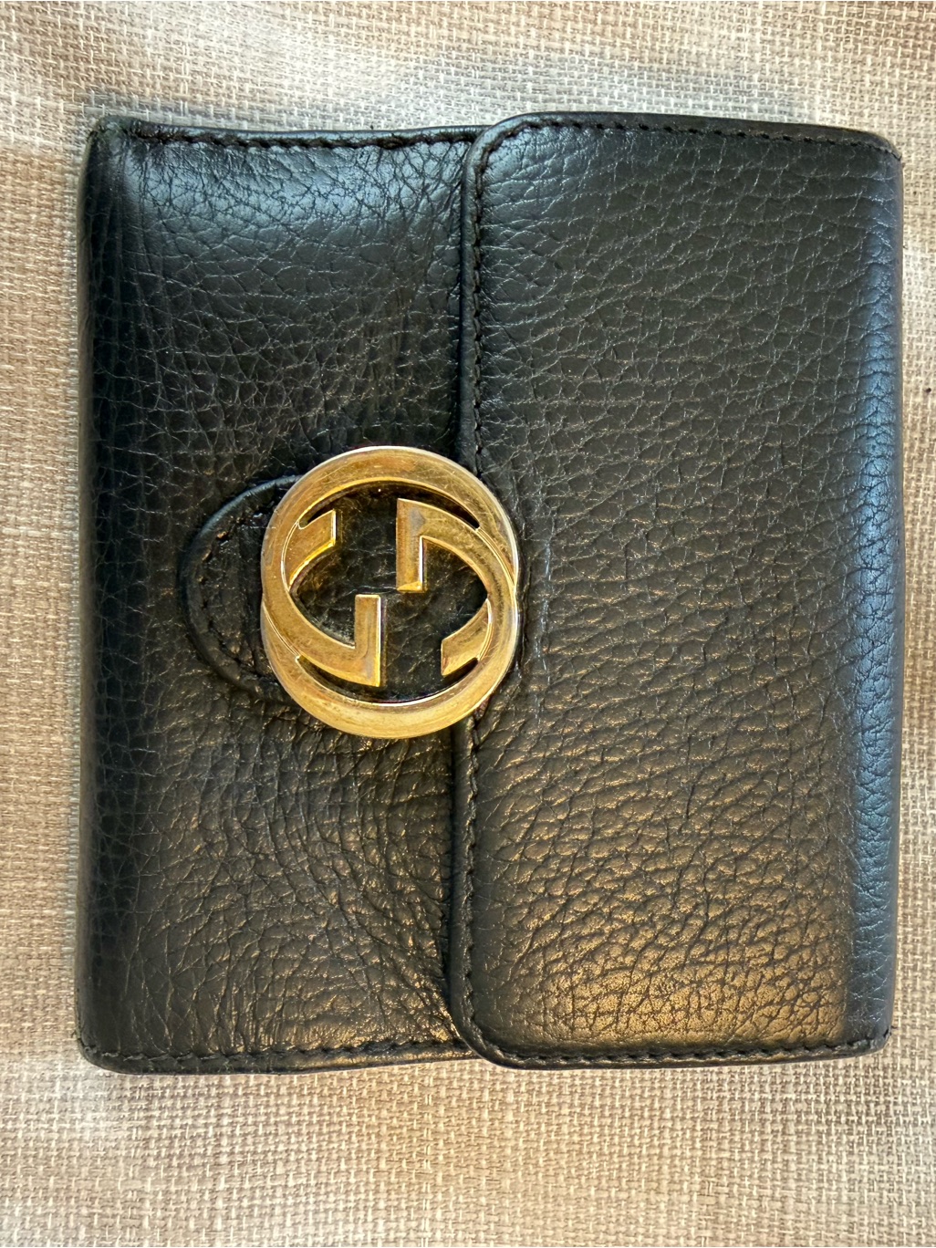Gucci Black Leather Compact Wallet With Gold Gg Emblem